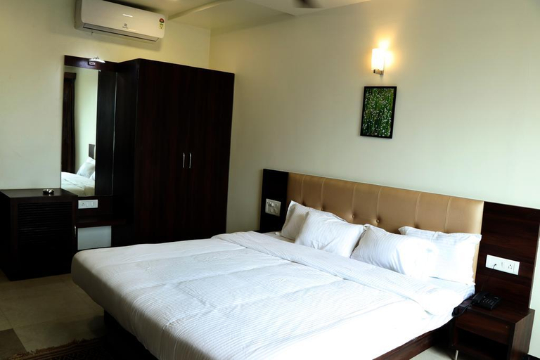 Bedroom 2, Hotel Pride Executive, Satara