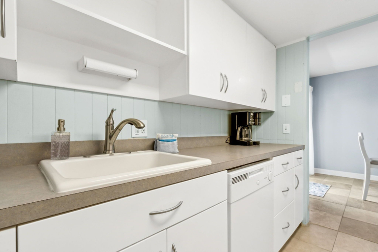 Private kitchen 5, Cozy Pet Friendly 2BR - Fernandina Beach, Nassau
