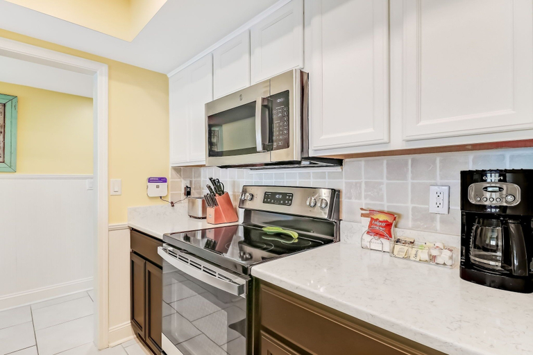 Private kitchen 2, Vibrant Ocean View Getaway - Fernandina Beach, Nassau