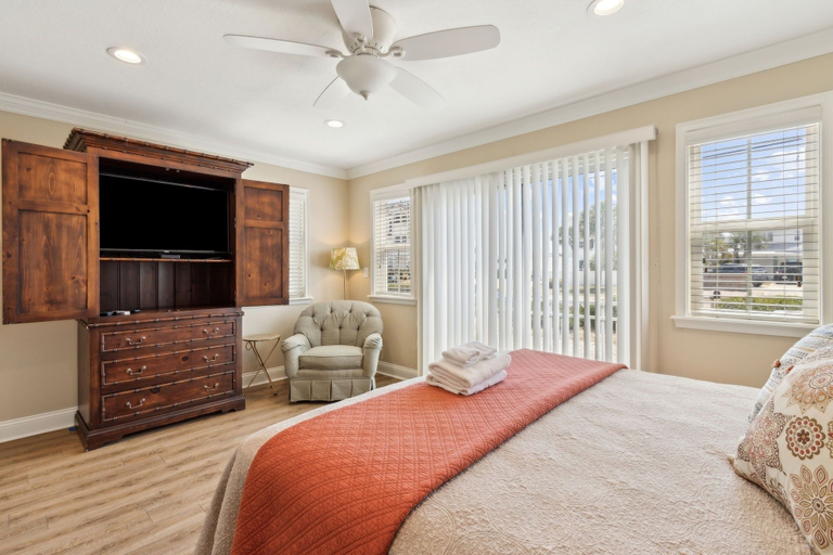 Room 3, Seven Seas Townhome - Pet Friendly - Fernandina Beach, Nassau