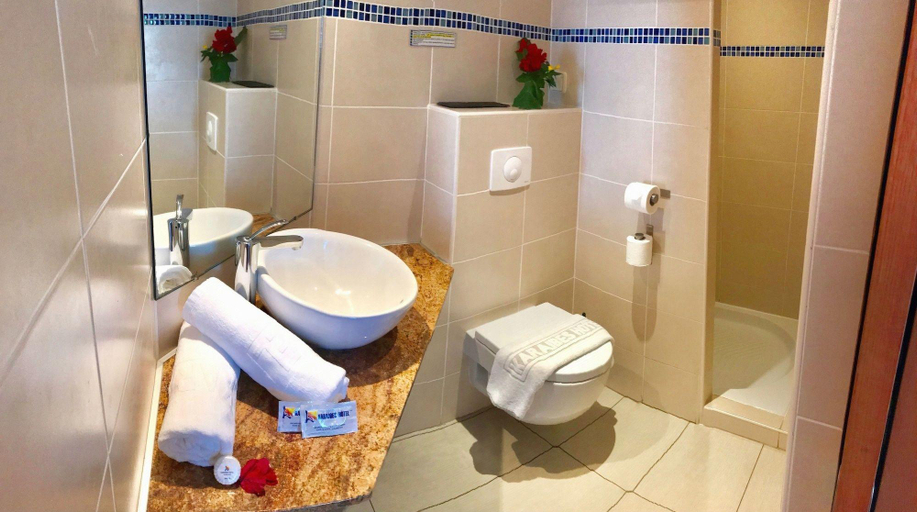 Bathroom 4, Karaibes Hotel, Le Gosier