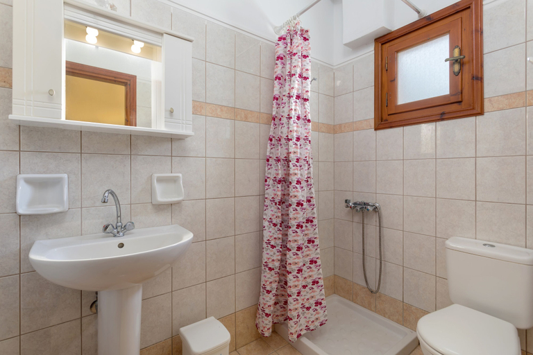 Bathroom 4, Anemomylos Studios, Ionian Islands