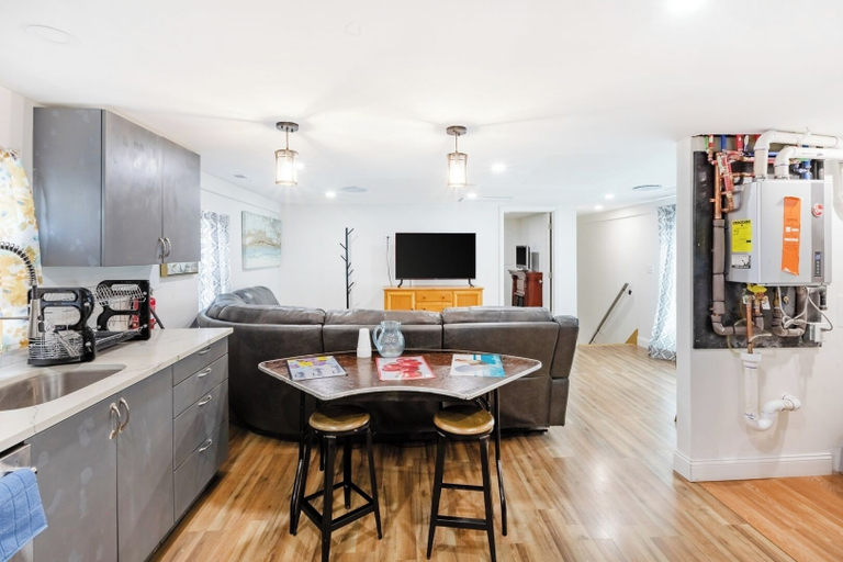 Floor plan 2, Fresh 2BR Duplex Pets Welcome, Essex