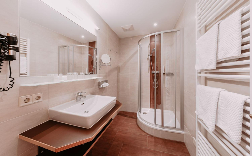 Bathroom 3, Hotel Schrockerhof, Liezen