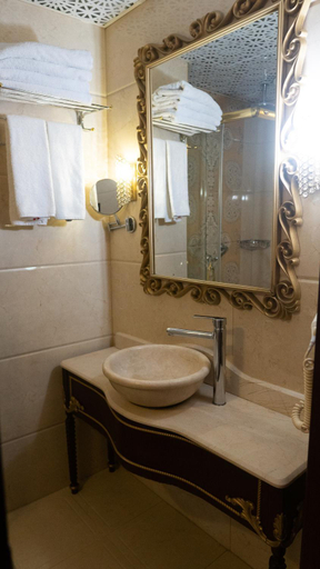 Bathroom 4, Golden AK Marmara Hotel, Fatih