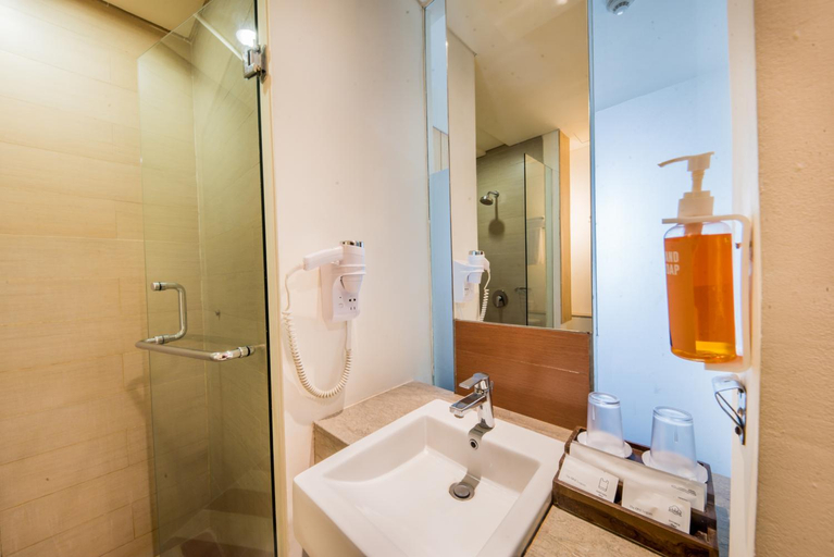 bathroom 16