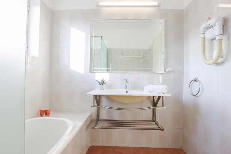 Bathroom 4, Three Stars Beach Hotel, Ionian Islands