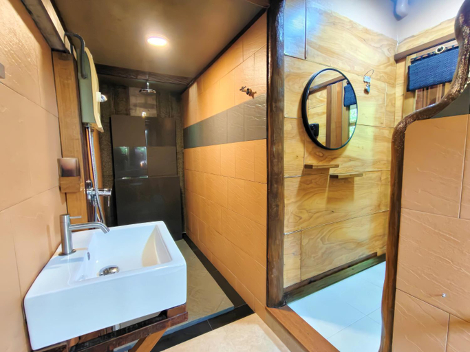 Bathroom 5, Cafe'@luv22, Phuket Island