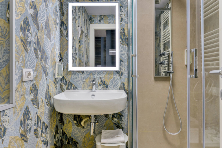 Bathroom 5, Rome's Gloria Hotel, Rome