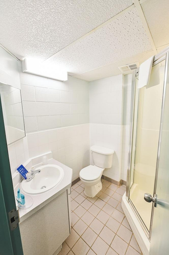 Bathroom 4, Residence & Conference Centre - Welland, Niagara