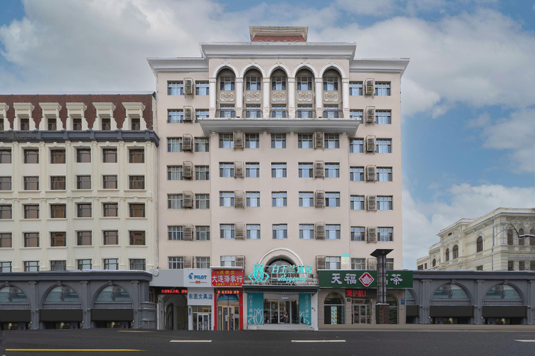 Exterior & Views
