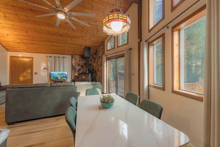 Interior 4, Oglala Little Lodge - Cabin Getaway, El Dorado