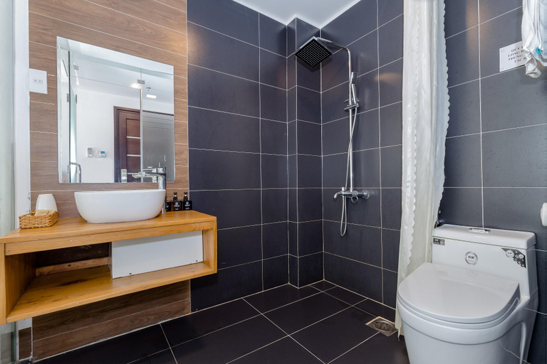 Bathroom, Smeraldo Hotel & Apartment, Da Nang