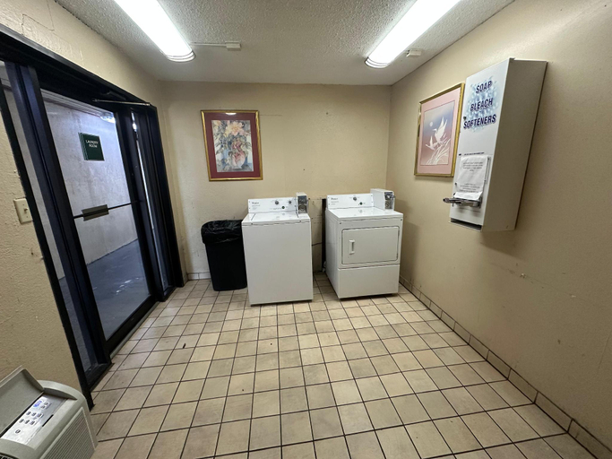 Bathroom 4, Hotel Red Rose, Alleghany