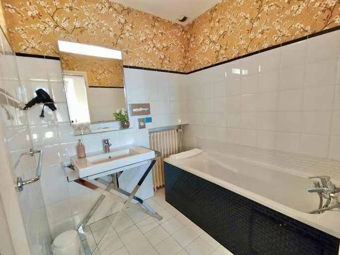 Bathroom 3, Domaine de Rasigous, Tarn