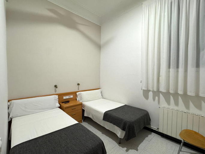 Bedroom 4, Pension Peiro, Barcelona
