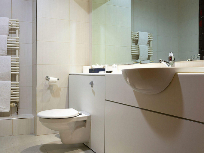 Bathroom, Lady Gregory Hotel, Leisure Club & Beauty Rooms