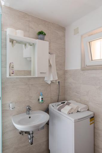 Bathroom 2, Apartment Meet Greet- Studio Apartment with Terrace and Sea View, Dubrovnik