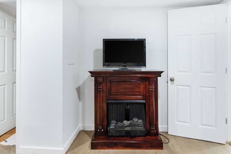 Floor plan 3, Fresh 2BR Duplex Pets Welcome, Essex