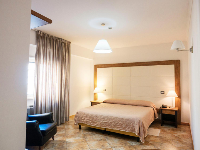 Bedroom 2, Hotel Royal, Cosenza