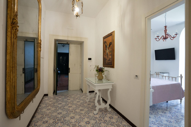 Bedroom 5, Casa Enzina, Napoli
