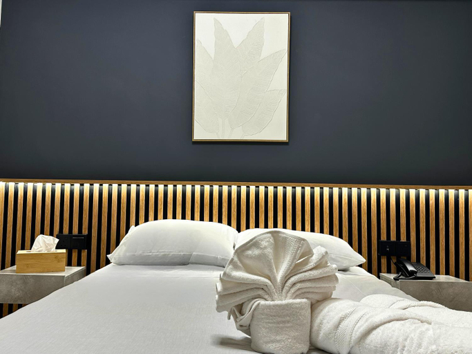 Bedroom 4, Denis Hotel