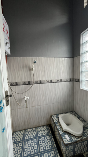 Bathroom 3, Rees Cabin & Homestay, Wonosobo