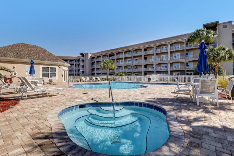 Pool 3, Stunning 3BR Condo w/ Wraparound Porch Ocean Park, Nassau
