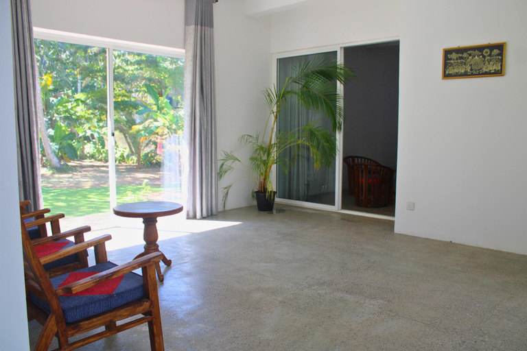 Public Area 2, Savendro, Hikkaduwa