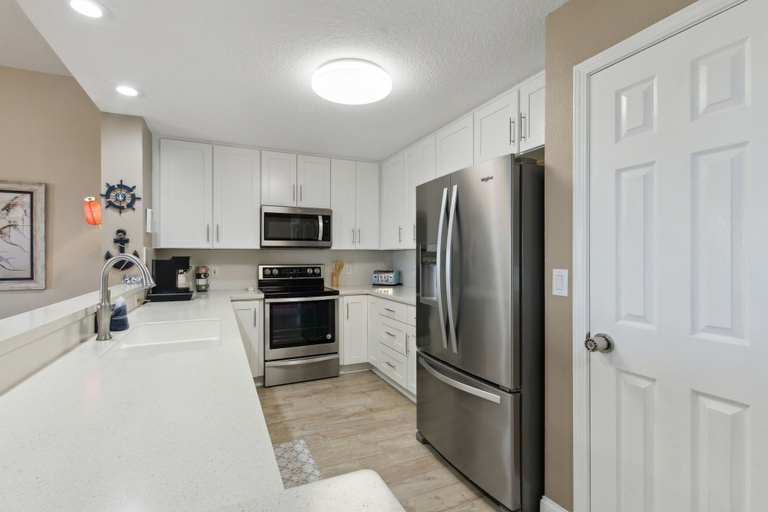 Private kitchen 4, Spacious 3BR Condo by The Beach Ocean Park - 106, Nassau
