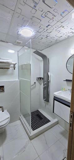 Bathroom 3, Balcony Hotel, Salt