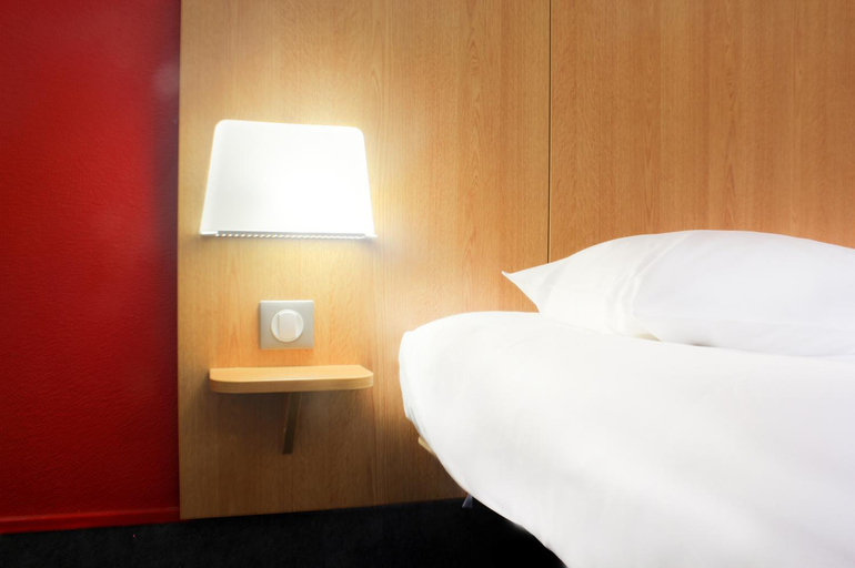 Bedroom 2, Hotel Inn Design Vierzon, Cher