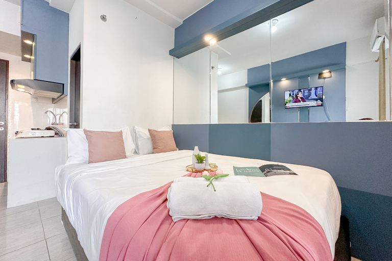 Bedroom 2, Restful Blue Studio at Suncity Residence by Travelio, Sidoarjo