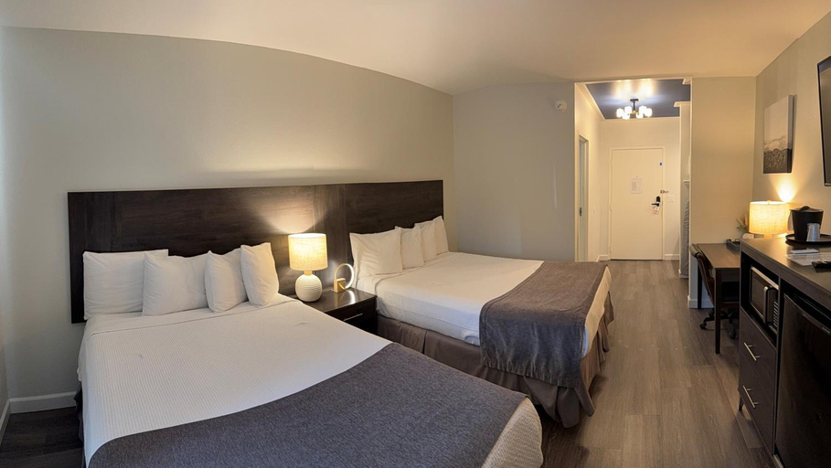 Bedroom 2, The Pine Inn, Moore