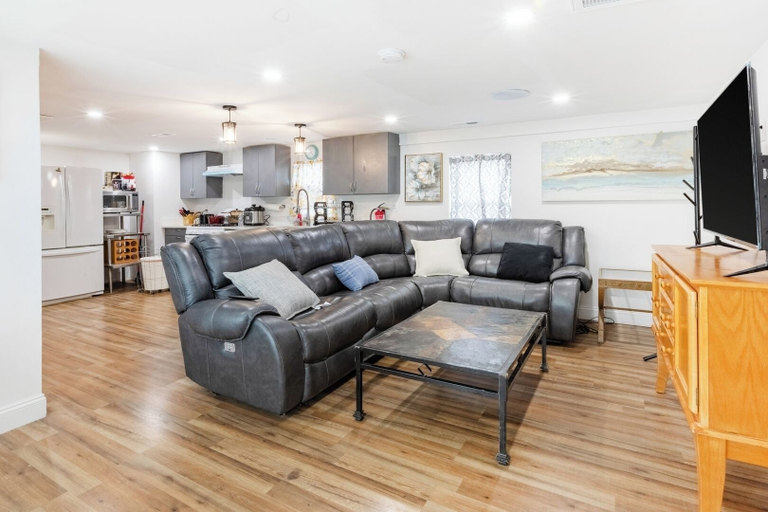 Floor plan 5, Fresh 2BR Duplex Pets Welcome, Essex
