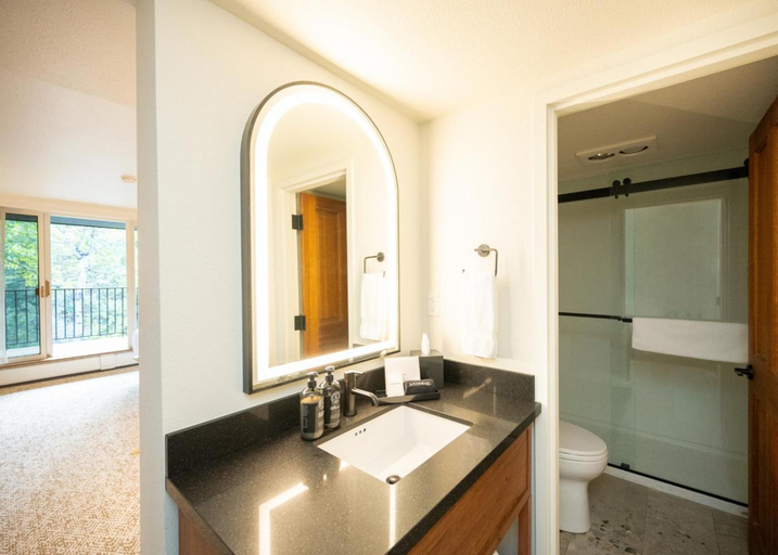 Bathroom 4, Rock Creek Resort, Carbon