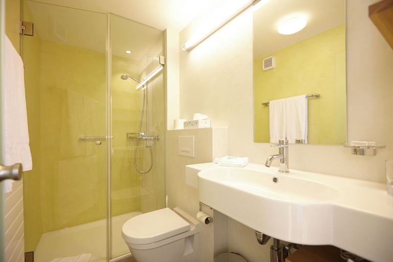 Bathroom 4, Hotel Rebstock - Self-Check-in, Sursee