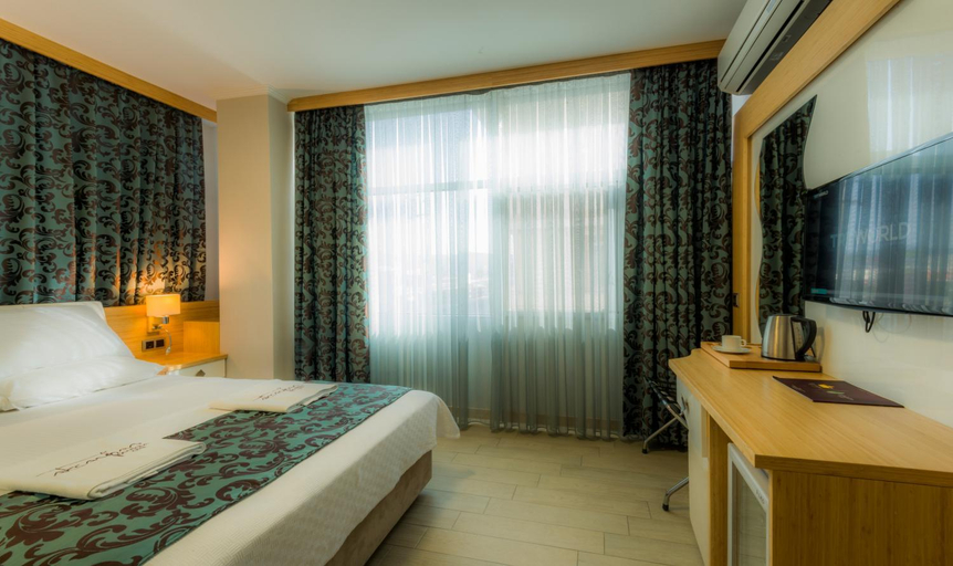 Bedroom 2, Akcayhan Hotel, Edremit