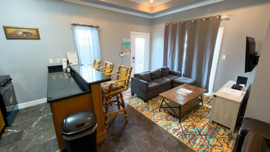Interior 4, Pool 1st Floor 75 Yards To Beach Value 2 Bedroom Apts, Cameron