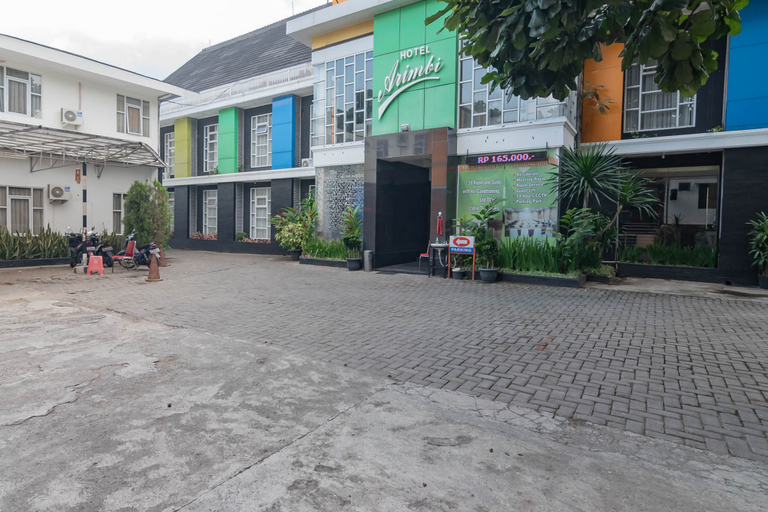 Exterior & Views 2, RedDoorz @ Hotel Arimbi Dewi Sartika Baru, Bandung
