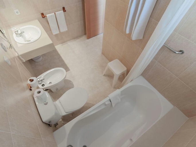 Bathroom 4, San Luis, Valencia