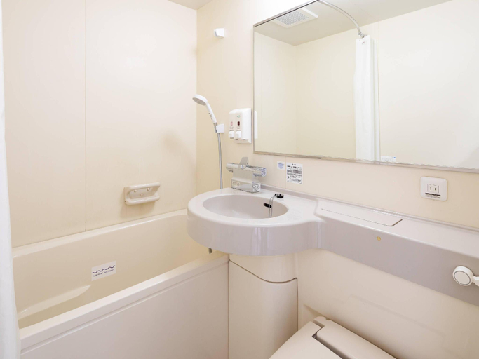 bathroom 10