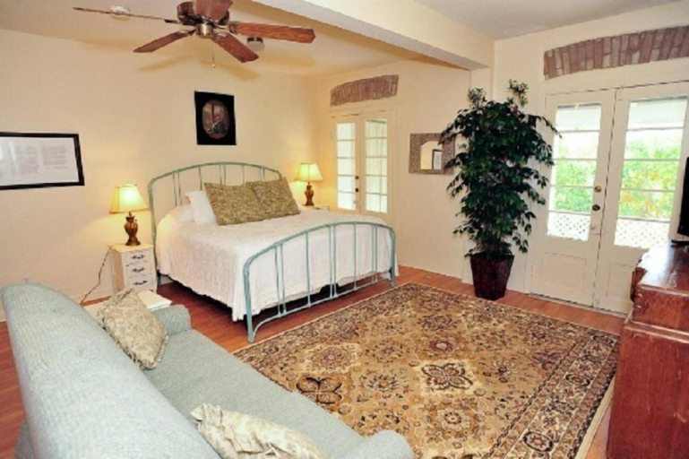Bedroom 2, Schmitz Bed & Breakfast, Comal