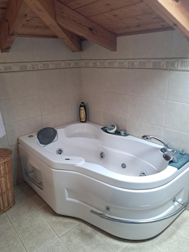 Bathroom 2, Helios Maisonette, Ionian Islands