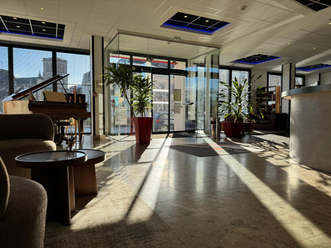 Public Area 2, Hotel Le Cercle, Manche