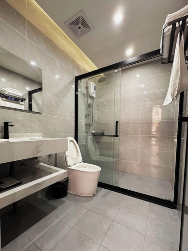 Bathroom 2, YouZi Hotel, Phnom Penh