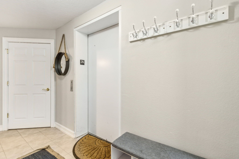 Interior 5, Luxury Private Beachfront Condo w/ Parking Garage & Stunning Views, Nassau