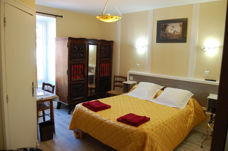 Bedroom 2, La Vieille Auberge, Haute-Loire