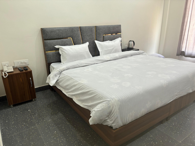 Room 2, Home Town Resort, Solan
