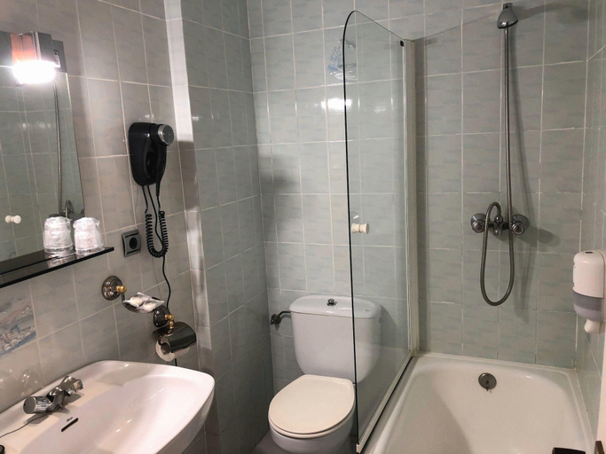 Bathroom 3, Hotel Sena, Pontevedra